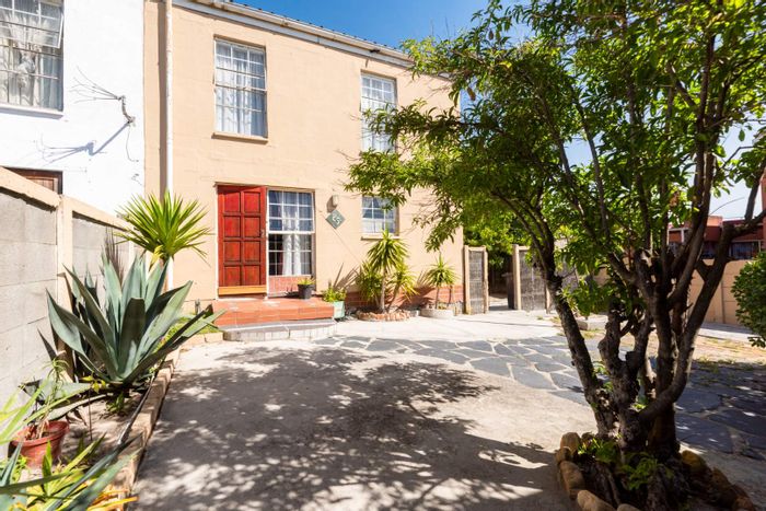 Beacon Valley House For Sale: Spacious lounge, kitchen, braai area, parking for 4.