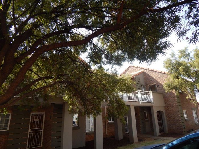 Equestria Townhouse To Rent: 2 Bedrooms, secure complex, pools, sports facilities.