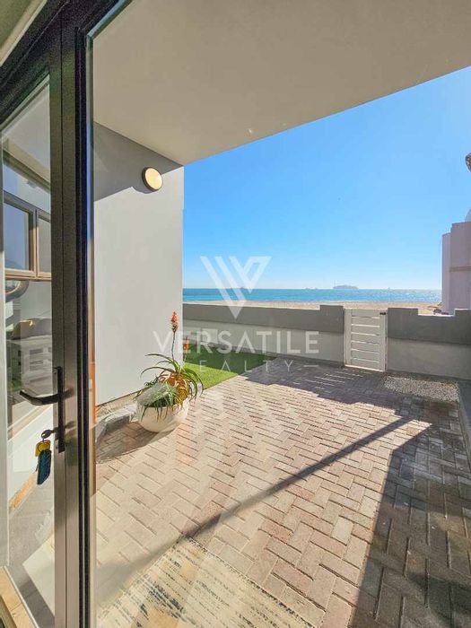 House to Rent in Long Beach: 3 Bedrooms, Rooftop Terrace, Indoor BBQ, Study.