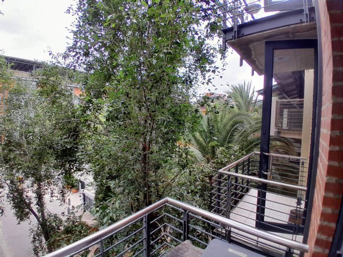 To Rent: 2-Bedroom Apartment in Melrose Arch with pool, security, and parking.