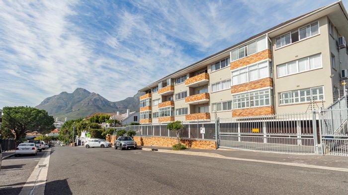 Property #2137326, Apartment for sale in Tamboerskloof
