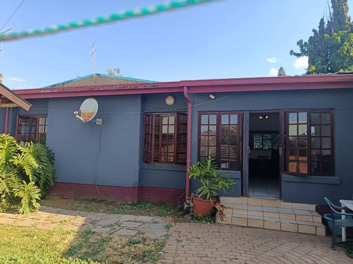 For Sale: Albertville House with 4 Bedrooms, Multi-use Extension, and Garden.