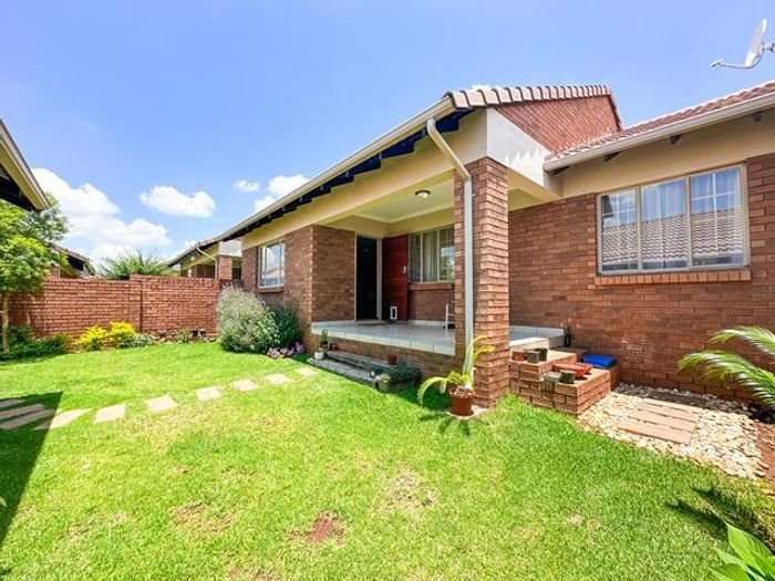 Property #2089824, Townhouse rental monthly in Mooikloof Ridge