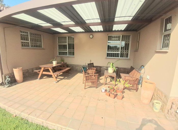 Charming Brackendowns House with Modern Kitchen, Study, Double Garage - For Sale