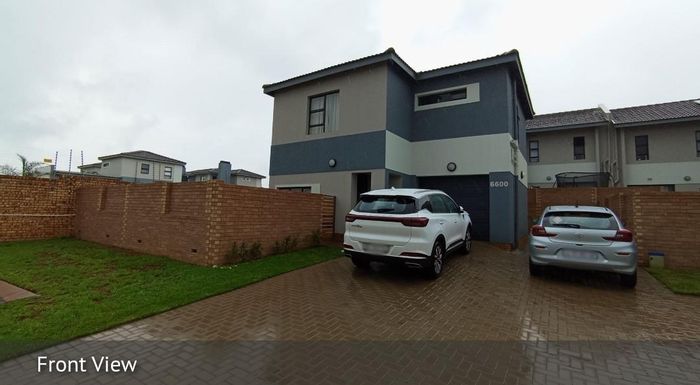 For Sale: House in Thatchfield Estate with 3 bedrooms, guest toilet, and garage.