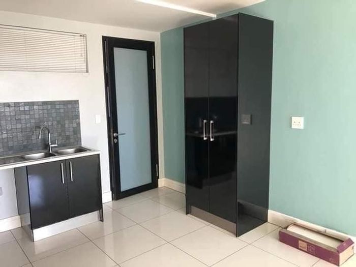 Central Windhoek Apartment for Sale: Ideal Investment with Pool and Gym Access!