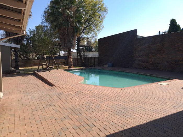 For Sale: House in Kempton Park Ext 4 with pool, garden, and granny flat.