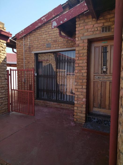 Property #2142088, House for sale in Kwa Thema & Ext