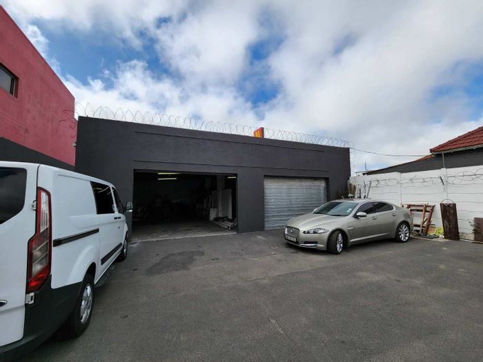Property #2253359, Industrial rental monthly in Goodwood Central