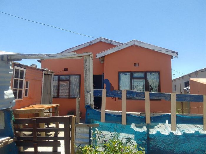 House for Sale in Umrhabulo Triangle: 2 bedrooms, parking, outdoor toilet, spacious plot.