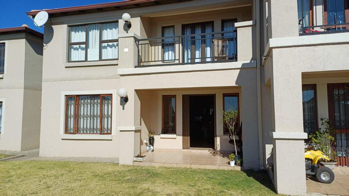 Meyersdal Townhouse For Sale: Open plan living, patio, two pools, en-suite bedrooms.