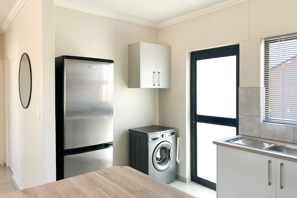 Kitchen with built-in cupboards + oven and sit-down countertop.