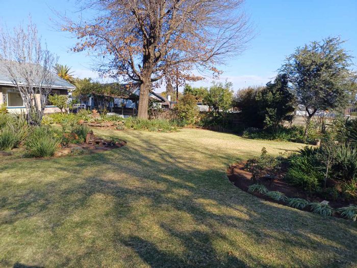 Spacious Brackenhurst house for sale: 5 beds, pool, lapa, and staff quarters.