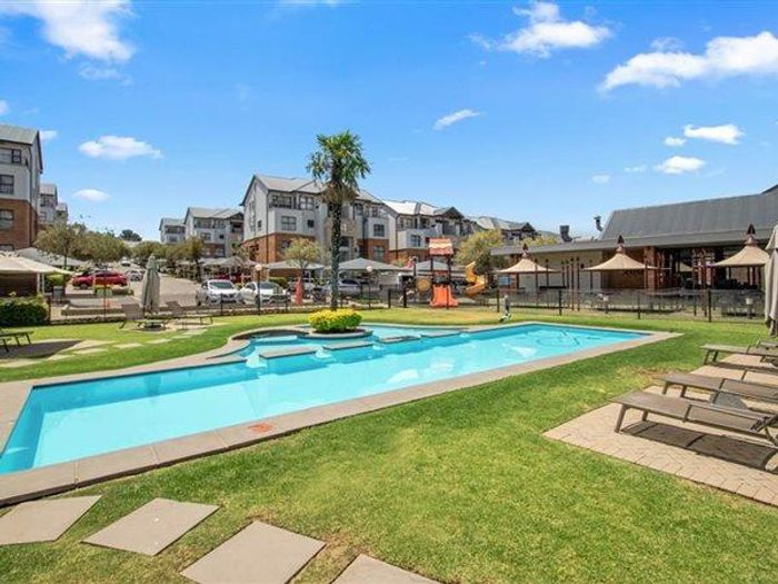 Olivedale Apartment To Rent: Spacious layout, pool access, and secure parking available.