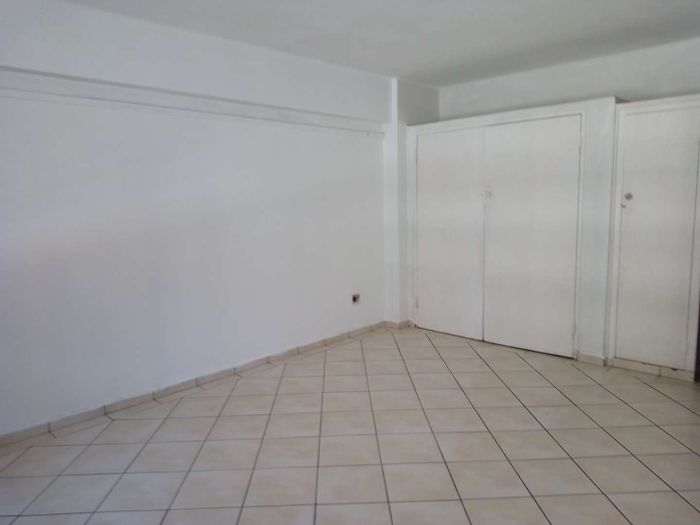 For Sale: 1-Bedroom Apartment in Durban Central, near Harbour and Wilson's Wharf.