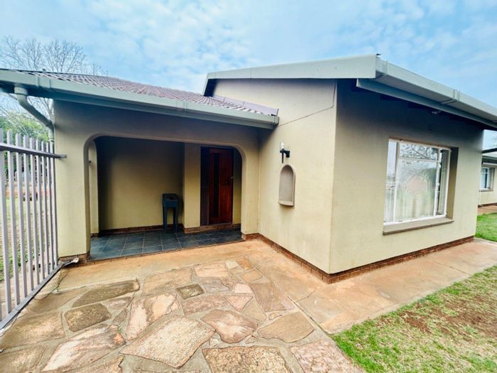 4-Bedroom House For Sale in Vryheid Central with pool, office, and borehole.