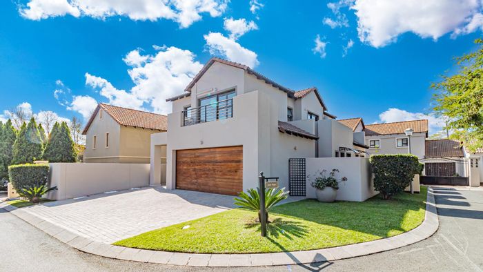 Fourways Cluster For Sale: 3 beds, pool, clubhouse, 24-hour security, double garage.