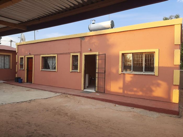 For Sale: House in Modimolle Rural with 8 bedrooms, 6 bathrooms, and rental income.