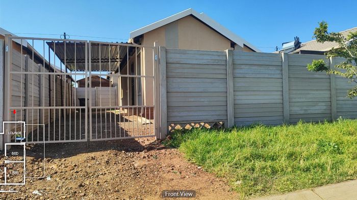 For Sale: House in Sky City with 3 bedrooms, private garden, and parking.