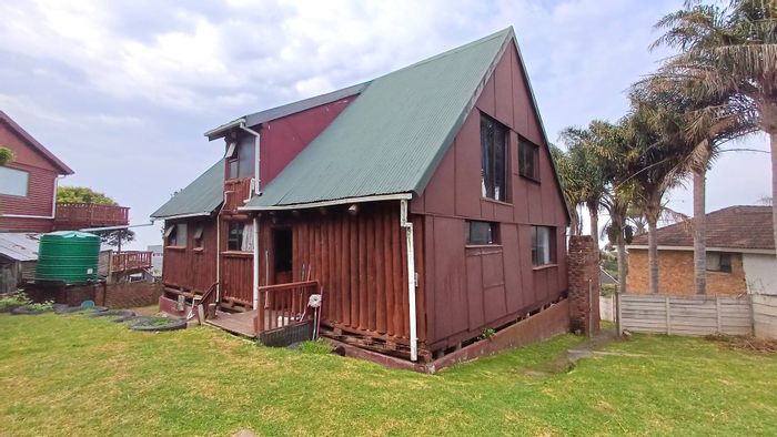 For Sale: House in Winterstrand with sea views, spacious layout, and ample storage.