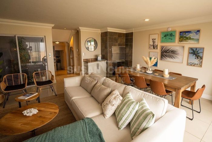 Long Beach Townhouse To Rent: 4 beds, 3 baths, indoor/outdoor BBQ, tandem garage.