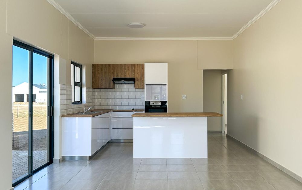 White gloss kitchen joinery with kitchen island.