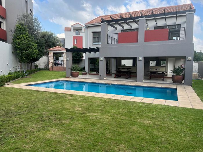 Sunninghill Apartment To Rent: 1 Bed, Pool, Clubhouse, 24/7 Security, Close to Amenities.