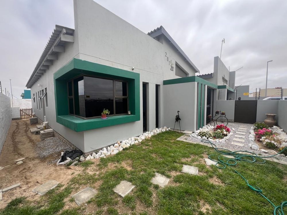 Front yard and front entrance. Walkway towards the back courtyard on the left