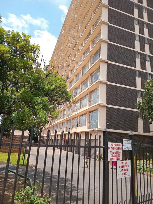For Sale: Weavind Park Apartment with 2 Bedrooms, Security, Gardens, and Rental Potential.