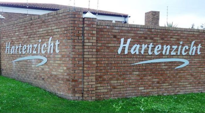 Property #894190, Townhouse rental monthly in Hartenbos Central