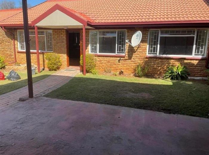 Property #2170175, Townhouse for sale in Kempton Park Ext 5