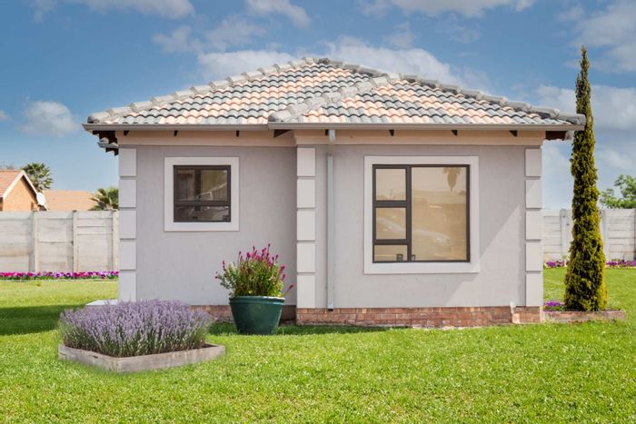 For Sale: House in Windmill Park with 3 beds, 2 baths, and prime amenities.