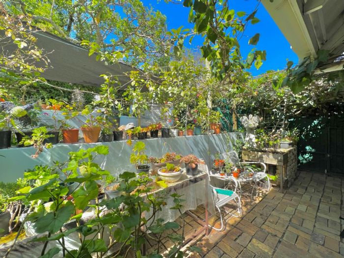 Property #2064667, Cottage Rental Monthly in Uniepark