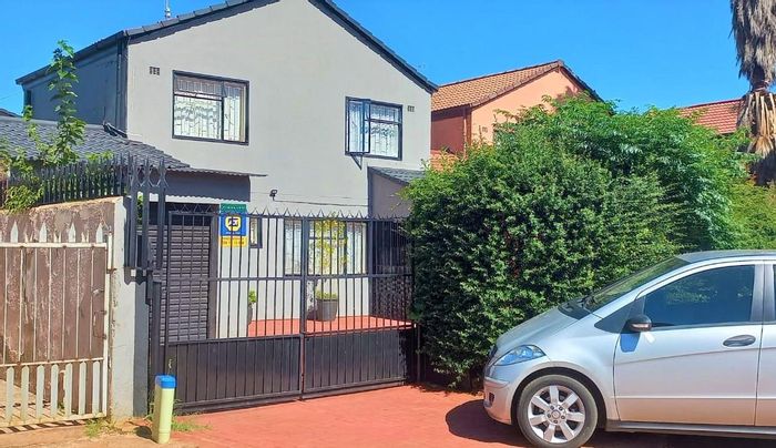 Property #2160161, House for sale in Lenasia Ext 10