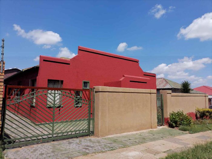 Property #2135041, House for sale in Krugersdorp