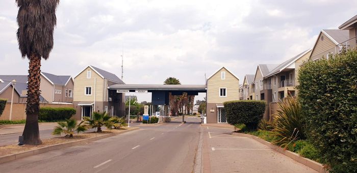 Riverspray Lifestyle Estate Apartment For Sale: 1 bed, pool, golf, security amenities.