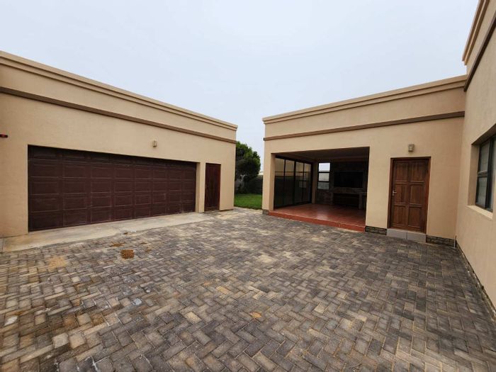 For Sale: House in Henties Bay Central with 3 bedrooms, double garage, and braai area.
