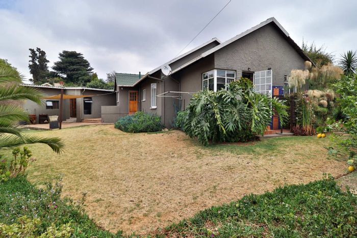 For Sale: House in Northcliff Ext 20 with garden, flatlet, and fireplace.