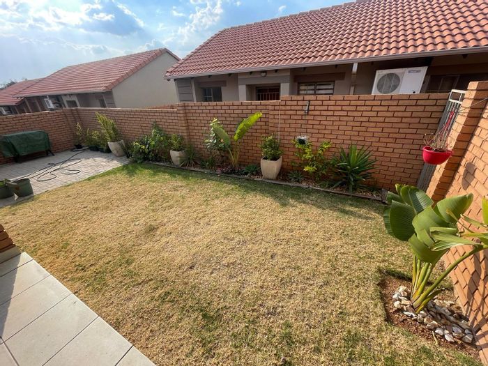 Property #2387671, Townhouse Rental Monthly in Mooikloof Ridge