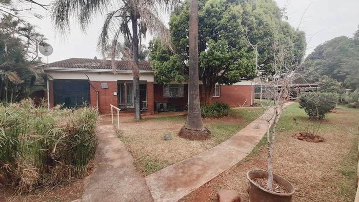 3-Bedroom House with Flatlet and Garden in Mooinooi Central, For Sale.