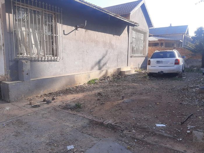 12-Room House for Sale in Kenilworth - Prime Investment with Rental Potential