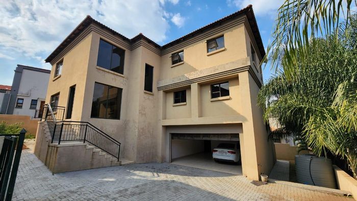 For Sale: Spacious Cashan House with heated pool, balconies, and tennis courts.