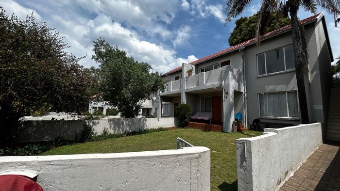 For Sale: Glen Marais Townhouse with pool, play area, and 24-hour security.