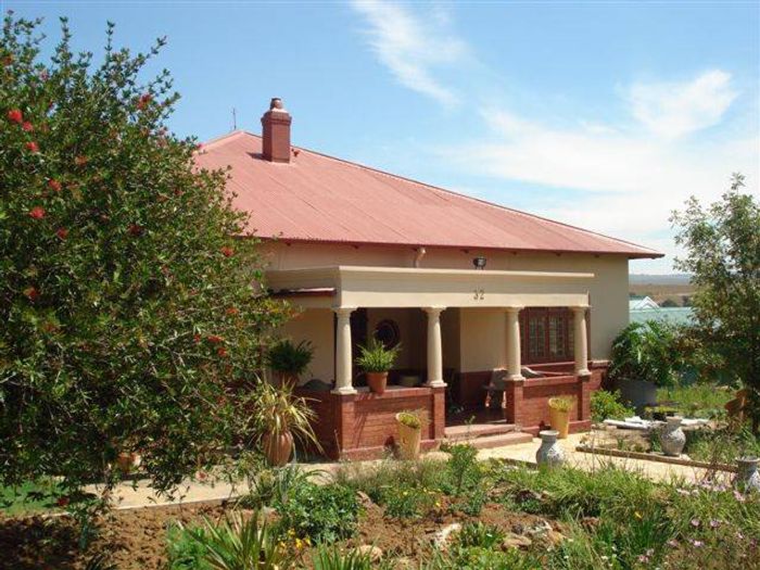 3-Bedroom House for Sale in Machadodorp Central, near amenities, spacious land.