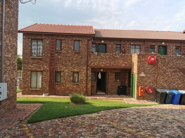 Property #2102819, Townhouse for sale in Olievenhoutbosch A H