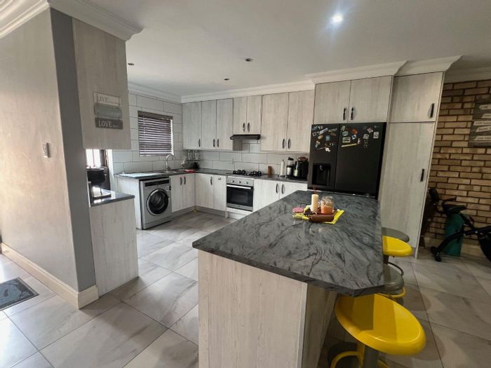 Property #2435020, Townhouse Rental Monthly in Newton Park