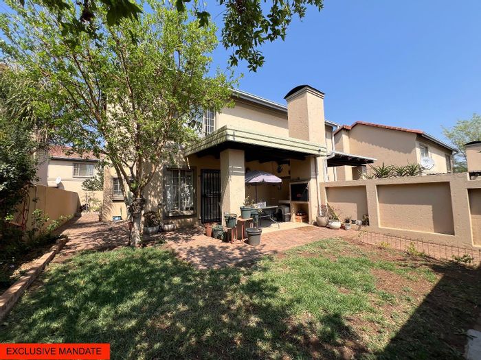 Townhouse For Sale in Willow Park Manor: 2-bed duplex with garden and braai.