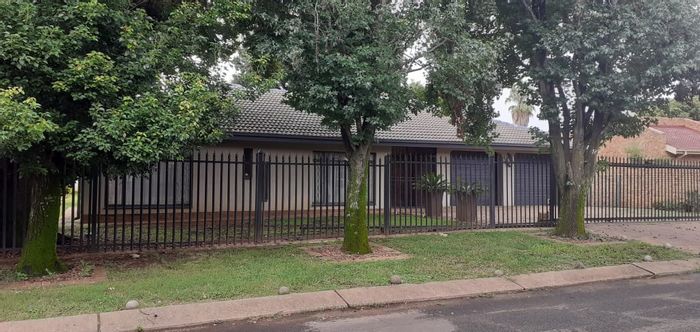 Property #2107808, House for sale in Bronkhorstspruit