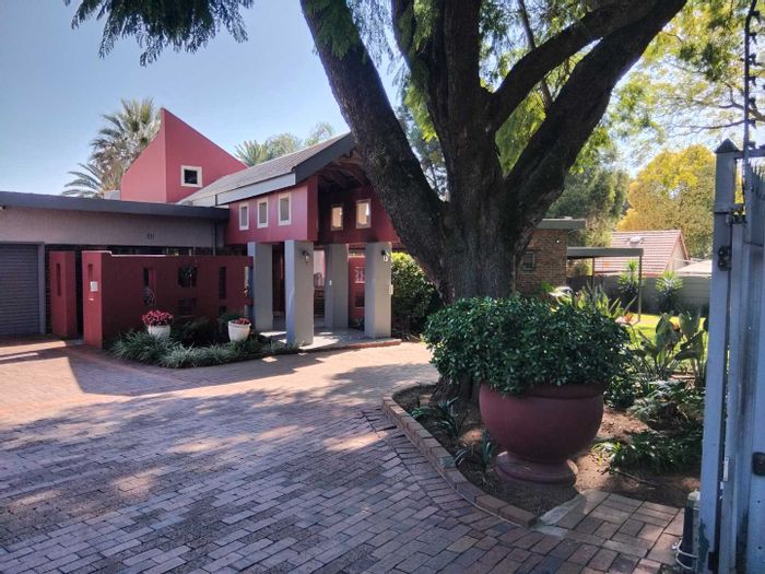 Aston Manor House For Sale: 8 bedrooms, pool, garden flatlet, and entertainment area.