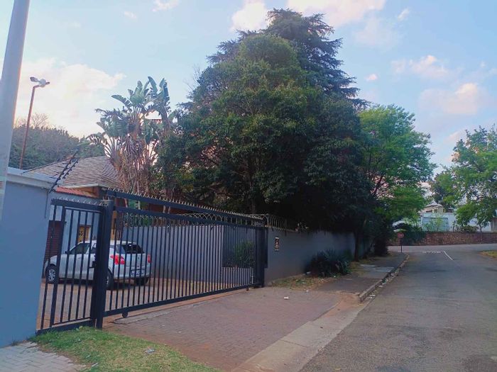 Auckland Park House For Sale: 4 Bedrooms, 2 Cottages, Pool, Near UJ APK.